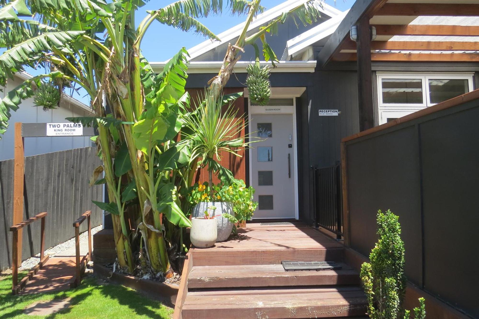 Two Palms Hotel Gisborne Exterior photo